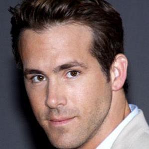 Ryan Reynolds – Age, Bio, Personal Life, Family & Stats - CelebsAges